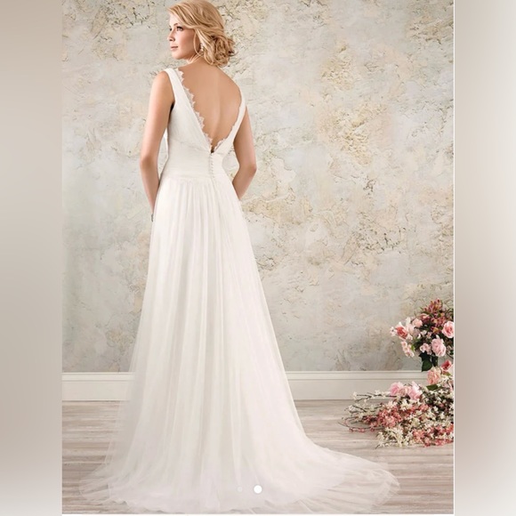 Alfred Angelo Wedding Dress - Picture 6 of 14